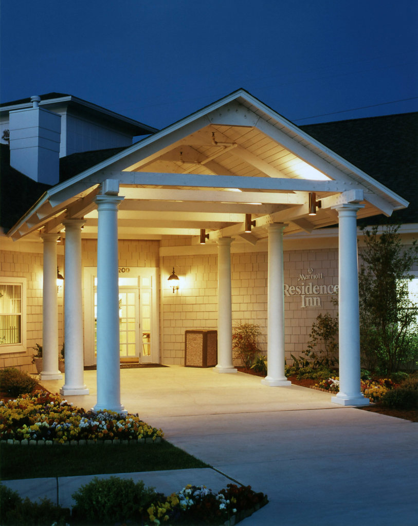 Overhang and Columns at a Marriott